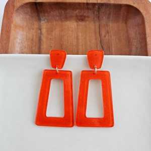 Pendientes de Resina Hechos a Mano Personalizados, Color Naranja, Forma Personalizada, Joyería de Moda, Técnica de Fundición, Artesanía de Resina, Tema de Ángel - Product Image 1