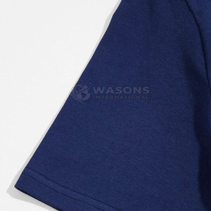 Conjunto de camiseta y pantalones cortos para hombre, material ligero, diseño transpirable, ideal para entrenamiento en el gimnasio y actividades al aire libre. - Product Image 4