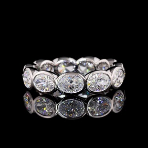 Anillo de Eternidad Minimalista con Diamante Cultivado en Laboratorio de Corte Ovalado de 4 CT, Certificado por IGI, Oro Blanco Sólido de 18K, Engaste de Bisel, Anillo de Boda - Product Image 1