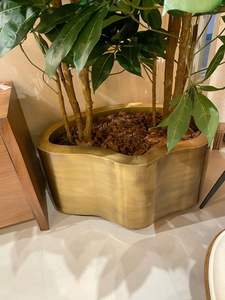 Jardinière en laiton finition laiton et table en laiton – Jardinière de designer pour balcon, pot de fleurs esthétique avec un look haut de gamme - Product Image 3