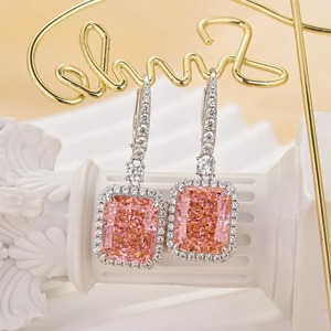 Boucles d'oreilles pendantes pour femme en argent sterling 925 plaqué or blanc, avec pierre rose en moissanite taille radiant et diamants. - Product Image 3