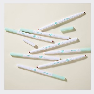 Crayon à lèvres anti-transfert Dearmay 2-en-1 effet repulpant 0,36g longue tenue crémeux prune brun peau foncée maquillage en gros - Product Image 4