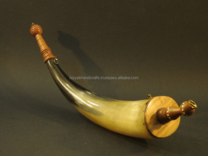 Cuerno natural de búfalo para beber, cuerno para tocar y cuerno para polvos, disponible con correas de cuero de la India. - Product Image 2