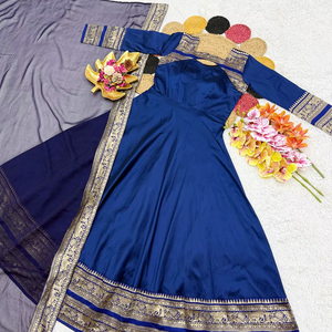 Impresionante vestido Anarkali con vuelo y dupatta para mujer, con bordado Zari dorado, perfecto para bodas y ocasiones festivas. - Product Image 1