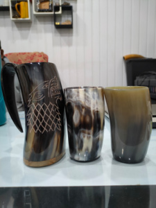 Taza de Cuerno Vikinga Hecha a Mano y Personalizable, Artesanía, Cuerno Genuino de Animal, Religiosa, Histórica, para Recreaciones Europeas - Product Image 2