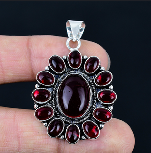 Pendentif fleur en pierre de sang naturelle, collier floral, bijoux pour femmes, bijoux faits à la main - Product Image 1