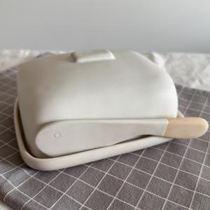 Recipiente Minimalista para Mantequilla con Tapa Plana y Espátula a Juego, Acabado Liso, Moderno Contenedor de Mantequilla para la Cocina - Product Image 4