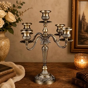 Elegante candelabro de latón de cinco brazos con diseño ornamentado para decoración del hogar al mejor precio - Product Image 3