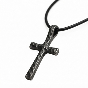 Collier en acier au carbone forgé à la main, pendentif rustique fait main avec artisanat traditionnel de forgeron, bijoux de style vintage - Product Image 6