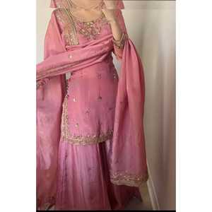 Top de fiesta de diseñador para mujer-Conjunto Plazzo y Dupatta con bordado pesado Trabajo Aspecto elegante - Product Image 2