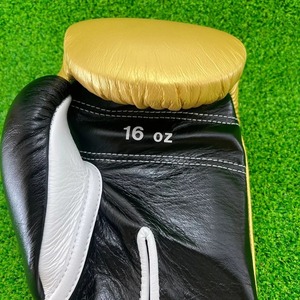 Gants de boxe Muay Thai en cuir de vachette véritable avec logo personnalisé de qualité supérieure, nouveau modèle avec sangles de maintien, pour le sparring - Product Image 5