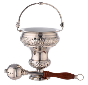 Aspersorio de agua bendita plateado ornamentado con varita a juego, disponible a precios de mayorista. - Product Image 2