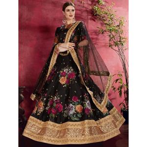 Vêtements en soie Sangeet Banglori à imprimé floral noir Lehenga Choli vêtements indiens et pakistanais - Product Image 5