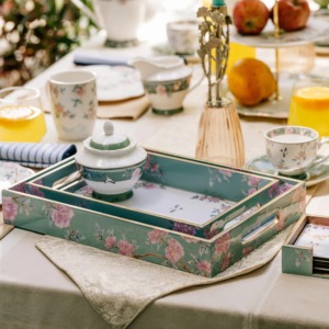 Bandeja de madera con acabado liso diseñada para servir cómodamente y para uso diario. Elegante bandeja de madera perfecta para la cocina y el comedor. - Product Image 3