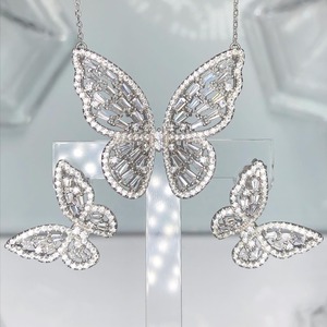Collar de Mariposa Rectangular con Incrustaciones de Diamantes de Imitación y Diseño Animal para Mujer, Verano 2026 - Product Image 1