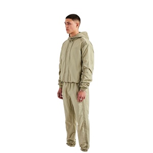 Ensemble coupe-vent et short pour homme en nylon de haute qualité, style streetwear, avec logo personnalisé - Product Image 3
