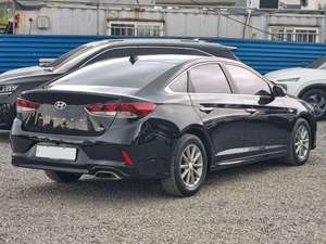 Hyundai Sonata ECO Automatique FWD Berline 2018 d'occasion avec sièges en tissu, pneus R17, intérieur foncé, pour l'exportation - Product Image 2
