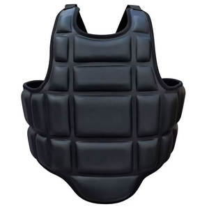 Protection de poitrine pour hommes avec logo personnalisé, fabriquée avec des matériaux de qualité supérieure, pour MMA et boxe. - Product Image 1