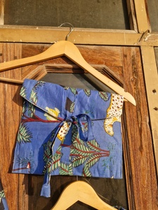 Ensemble pyjama en coton imprimé Royal Jungle Safari pour femme, chemise à manches longues et pantalon, ensemble de détente avec pochette - Product Image 3