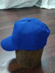 Casquette de baseball structurée noire pour homme, de luxe, sportive, décontractée, pour l'extérieur et les voyages, avec protection solaire et logo en plaque métallique, modèle courant - Product Image 3