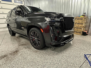 Cadillac Escalade V 2024, sensation de luxe, moteur V8 suralimenté de 6,2 L, 682 chevaux. - Product Image 5