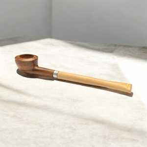 Pipe à fumer en bois faite à la main, forme naturelle, rustique, pipe à herbes, objet d'art, objet de collection, artisanat en bois sculpté - Product Image 1