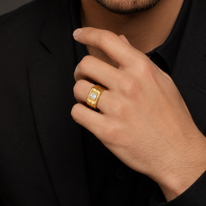 Anillo Solitario de Diamantes Reales de 0.30 TCW para Hombre |   Anillo de compromiso y aniversario de oro amarillo con corte brillante redondo y engaste de puntas, joyería fina - Product Image 2