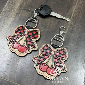 Porte-clés en cuir à carreaux, style nouveau, design artisanal, luxe personnalisé, véritable cuir de vache, accessoires cadeaux unisexes - Product Image 1