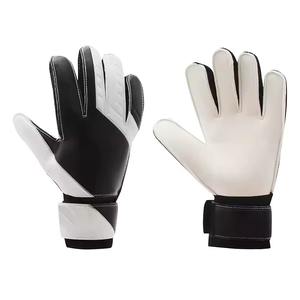 Gants de gardien de but pour les entraînements quotidiens avec rembourrage épais sur la paume, sangle de maintien des doigts, ajustement parfait et maniabilité stable lors des tirs rapides. - Product Image 2