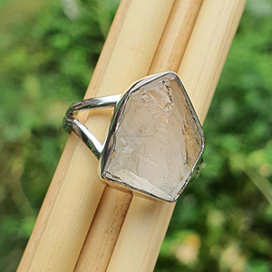 Vente en gros de bijoux fins bague de fiançailles originale en améthyste verte brute faite à la main en argent sterling 925 avec pierres précieuses brutes pour femmes - Product Image 5