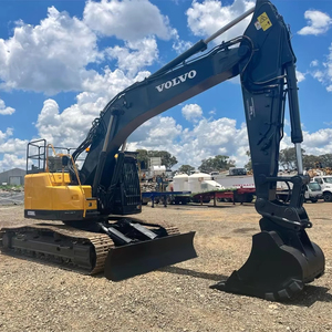 Excavadora de cadenas Volvo EC220D de la mejor calidad con cucharón de 8m de capacidad, motor y caja de cambios de alta eficiencia - Product Image 1