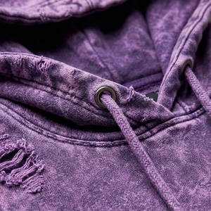 Hoodies personnalisés pour femmes, effet usé, finitions délavées, coupes modernes et coutures durables pour des styles décontractés uniques. - Product Image 6