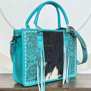 Sac à main en cuir artisanal de grande capacité pour femme, avec porte-armes dissimulé et pompon, sac à bandoulière en cuir de vache - Product Image 4