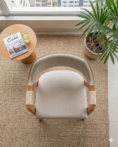 Fauteuil en bois à dossier incurvé de style nordique avec assise rembourrée en tissu taupe et accoudoirs en corde tressée - Product Image 4