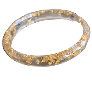 Venta al por mayor resina transparente mujeres brazaletes forma redonda diseño personalizado mujeres brazaletes a precio barato - Product Image 1