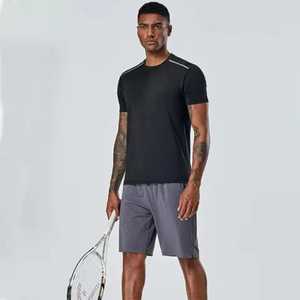 T-shirt en polyester pour homme, vêtements de sport et de course, t-shirt de gym de haute qualité, léger, prix de gros, fabrication directe du Pakistan. - Product Image 4