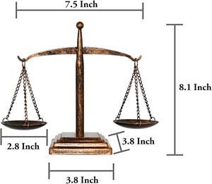 Mini-balance en laiton pour poupées, idéale pour orfèvres et maisons de poupées – Balance de la justice et de la loi - Product Image 2
