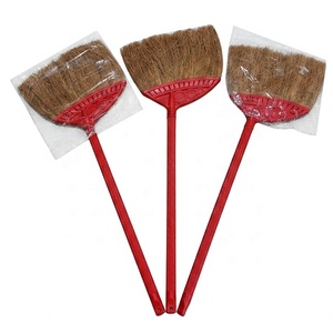 Balai en fibre de coco écologique et durable avec manche en plastique, style classique, hauteur 25-34 pouces, poils doux pour le nettoyage des sols domestiques - Product Image 4