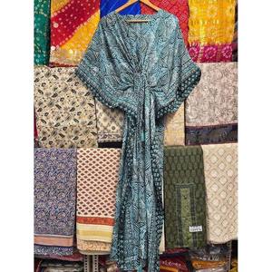 Kaftan en soie polyester fait main à imprimé floral pour femme, idéal pour les vacances, paréo de plage, Inde - Product Image 2