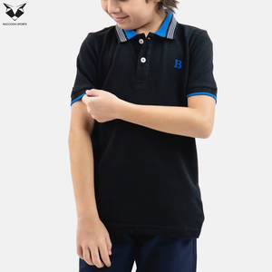 เสื้อโปโลเด็กสีดำล้วน ตัดกันด้วยสีต่างๆ ระบายอากาศได้ดี เหมาะสำหรับฤดูร้อน ราคาโรงงาน ขายส่งเสื้อผ้าเด็ก - Product Image 4