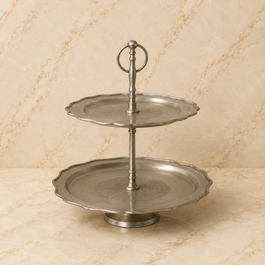 Élégant support de service en métal argenté antique à deux niveaux avec plateaux à bords festonnés, présentoir décoratif pour desserts, idéal pour les fêtes et les événements - Product Image 2