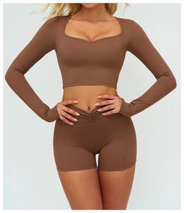 Conjunto Deportivo de Compresión Elástico y Suave para Mujer, Venta al Por Mayor Personalizada, Shorts de Corte en V de Secado Rápido y Sujetador Deportivo con Hebilla Ajustable - Product Image 2