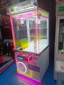 เครื่องเกมจับตุ๊กตา Neon Doll Catcher DX 1 PL แบบหยอดเหรียญแลกของรางวัล อุปกรณ์เกมส์เชิงพาณิชย์สำหรับศูนย์รวมความบันเทิง - Product Image 6