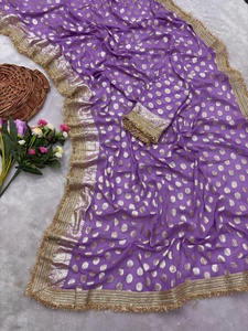 Sari de viscosa georgette suave de diseñador, teñido a mano, con blusa de la misma tela que el sari, con elegante encaje en el otro lado. - Product Image 3