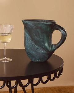 Pichet moderne en résine avec poignée, design artistique émaillé bleu sarcelle pour boissons, décoration de fête, carafe durable en grès - Product Image 5
