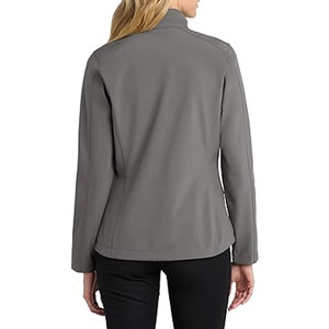 Veste softshell pour femme avec capuche, doublure polaire, légère, coupe-vent et résistante à l'eau, manteau chaud pour la randonnée et les activités de plein air - Product Image 5