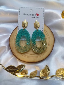 Pendientes de Resina con Logística Confiable, Envío Seguro, Pendientes de Resina de Color Sólido, Pendientes de Resina Personalizados de Fábrica para Venta al por Mayor - Product Image 3