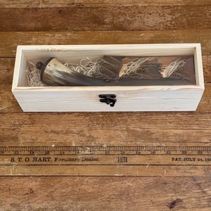 Correa de Cuero de Cuerno de Búfalo Ecológica Hecha a Mano por ILAHI, Color Natural, Forma Natural, Arte Rústico, Feng Shui - Product Image 1