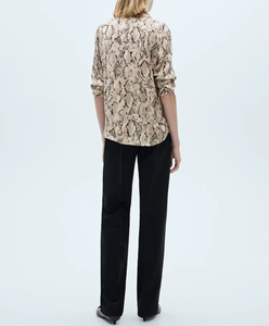 Camisa de Moda para Mujer, Tejida en Rayón, con Estampado de Serpiente, Satinada, con Botones, Manga Larga, con Cuello - Product Image 4