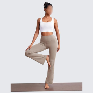 Comodidad Redefinida: Sujetador Deportivo Blanco Sin Costuras para Actividad Moderada, Entrenamientos en el Gimnasio y Uso Diario - Product Image 2